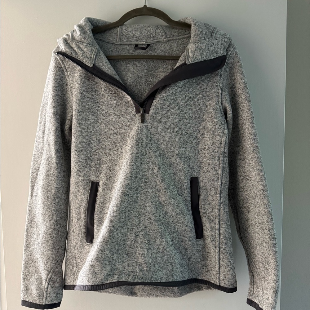 Women’s Lululemon Athletica- grey and white half zip - its fleecing